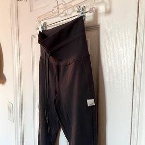 Vuori daily leggings | charcoal gray